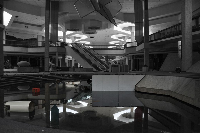 Illustration for article titled This Abandoned Wasteland Was Once America's Largest Mall
